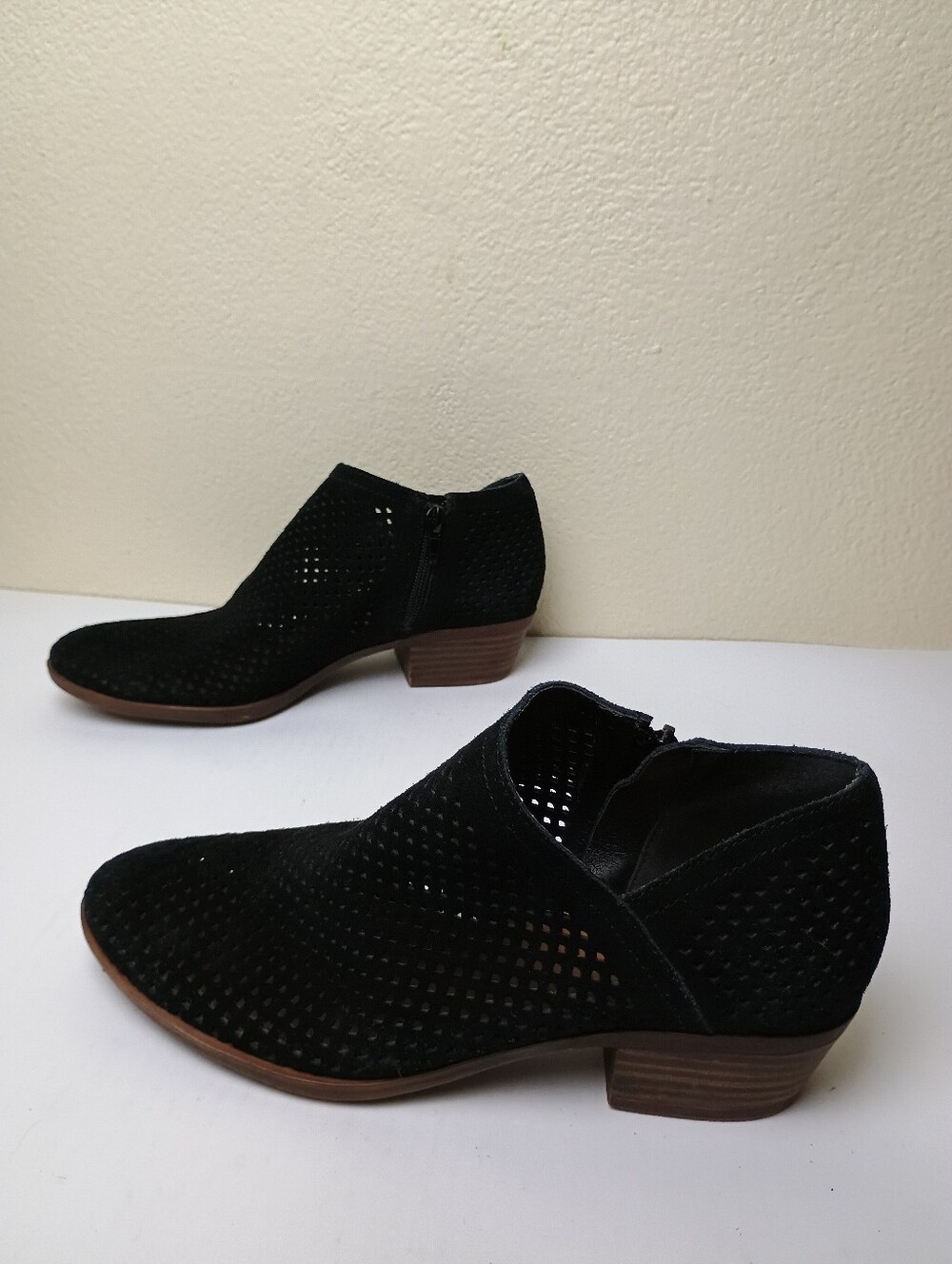 Lucky Brand Baley 8M Black Perforated Suede Ankle Booties Cutout Mesh Suede